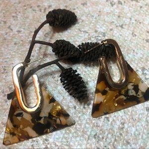 ⬇️ Pyramid Earrings